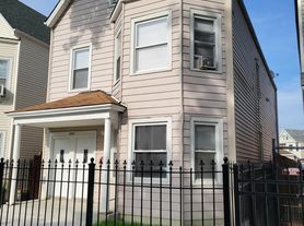 2947 N Hamlin Ave, Chicago, IL