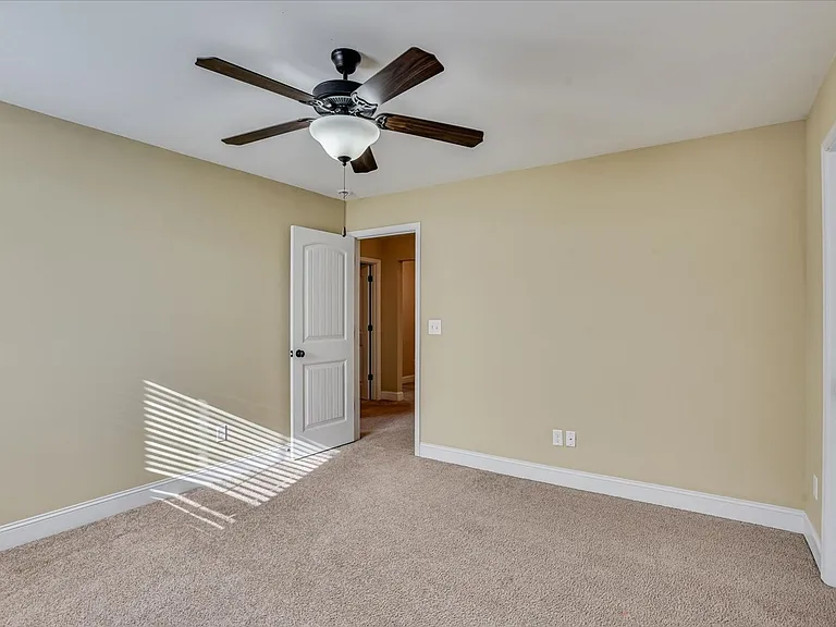 5515 Meghan Ln — Photo 28