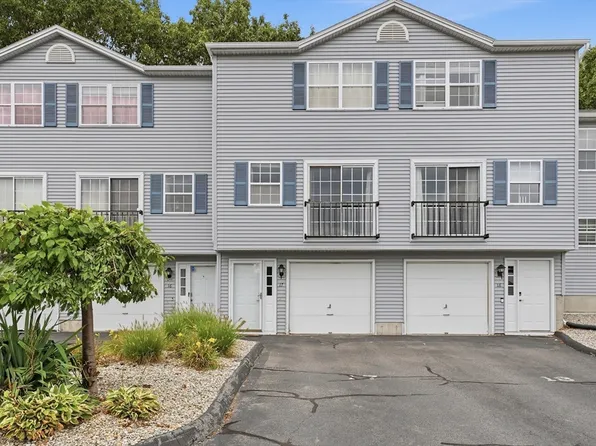 17 Waters Edge Dr #17, Ludlow, MA 01056
