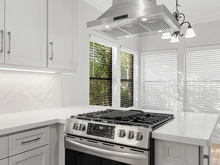 15526 Cabildo Dr — Photo 35