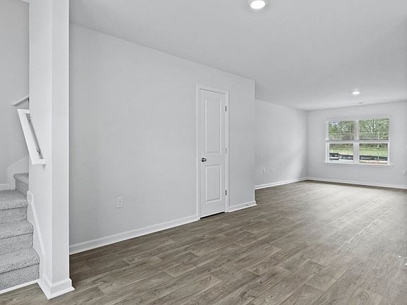 4th image of 1162 Mulligan Dr