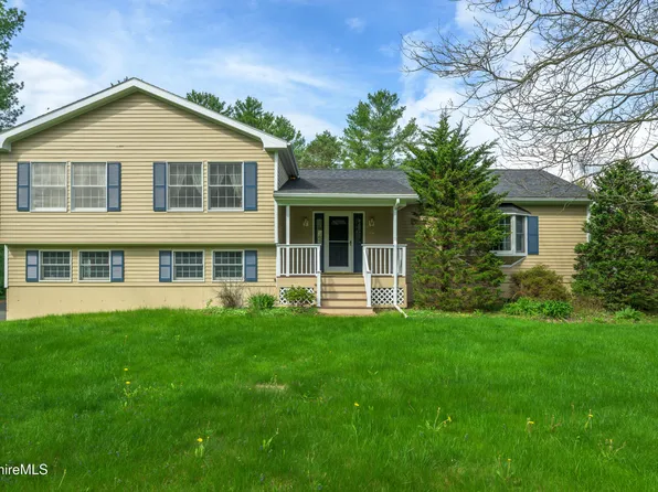 90 Mandalay Rd, Lee, MA 01238