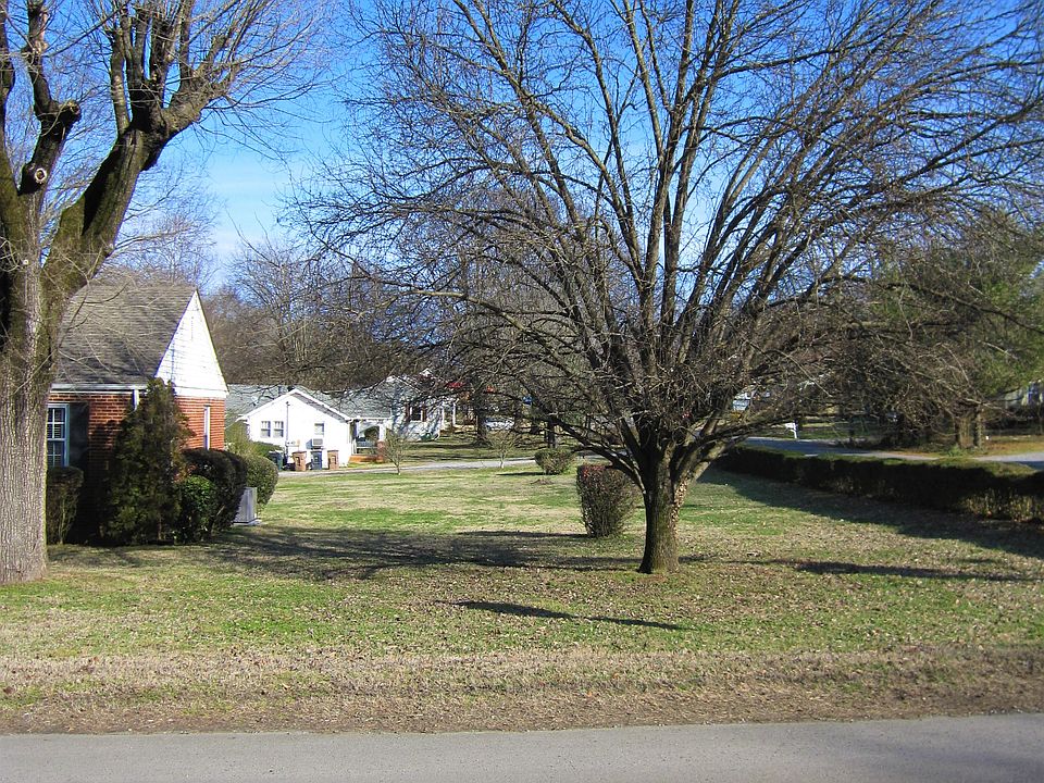 2nd image of 2113 Riverside Dr