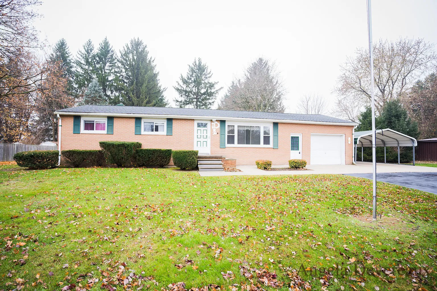 9375 Russell Dr photo 1