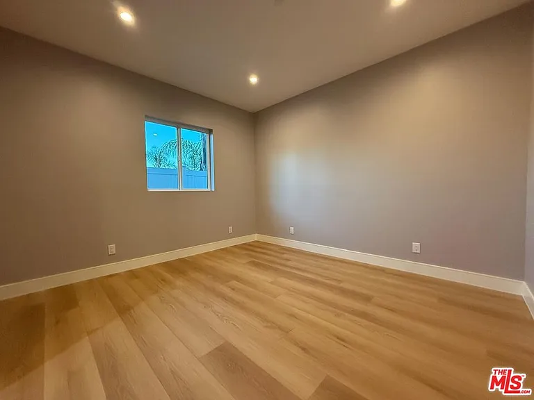 6530 Varna Ave — Photo 12