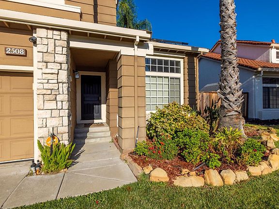 4th image of 2508 Larch Way