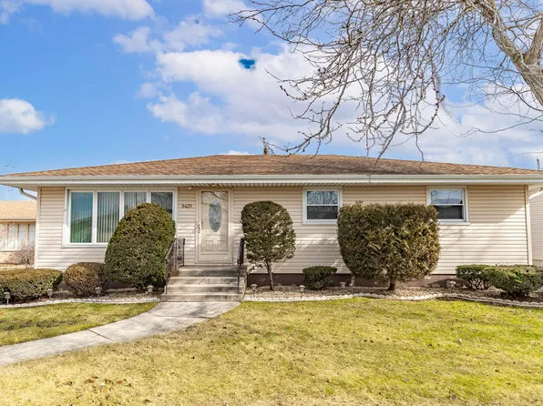 9429 Parkway Dr, Highland, IN 46322