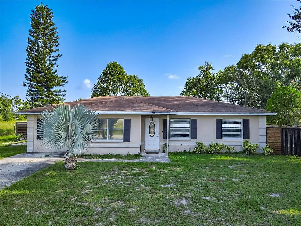 4 bed, 2.0 bath, 1079 sqft, $2,150 — Photo 3