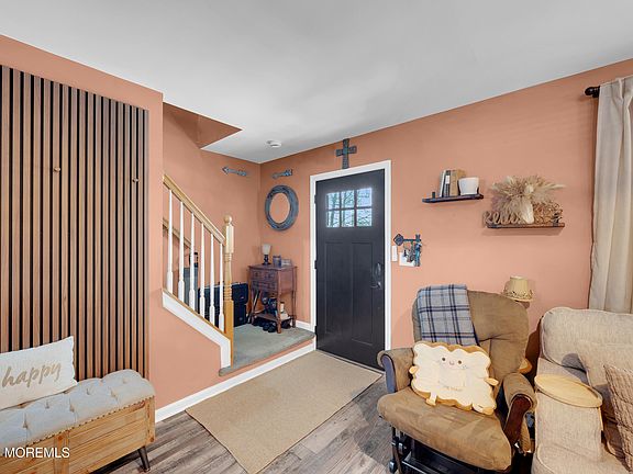 5th image of 321 Letts Avenue