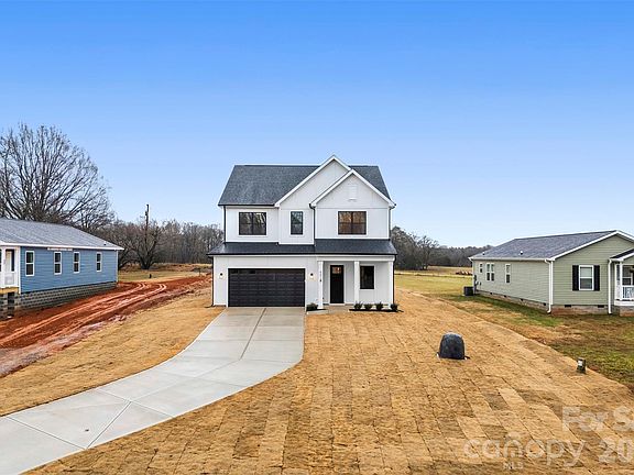 3rd image of 551 Perry Rd