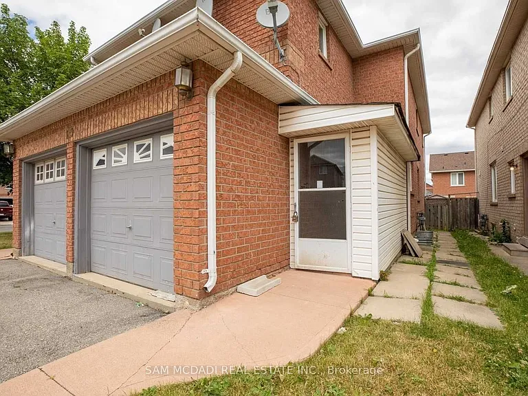 19 Sterritt Dr — Photo 3