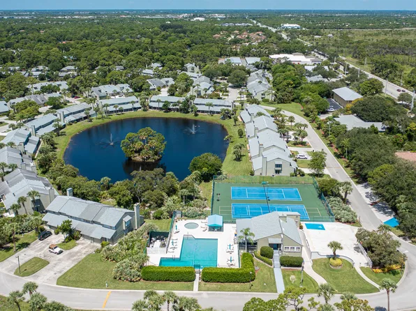 933 NE Sandalwood Place, Jensen Beach, FL 34957