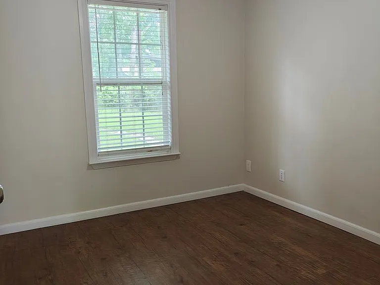 3207 Locke Ln — Photo 12