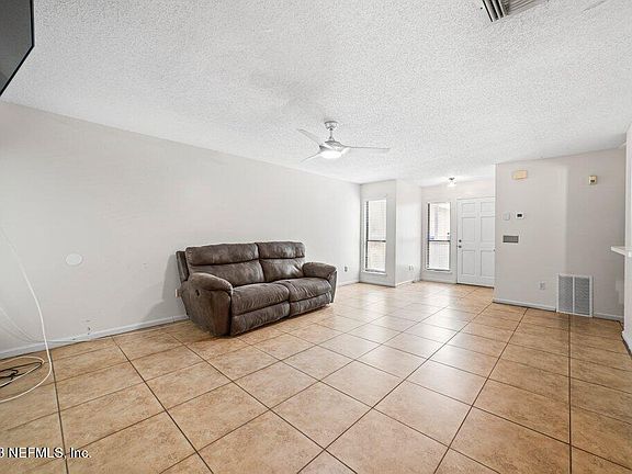 4th image of 889 CANDLEKNOLL Lane