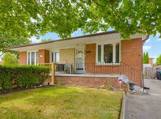 7540 Darcel Ave, Mississauga, ON L4T2X9
