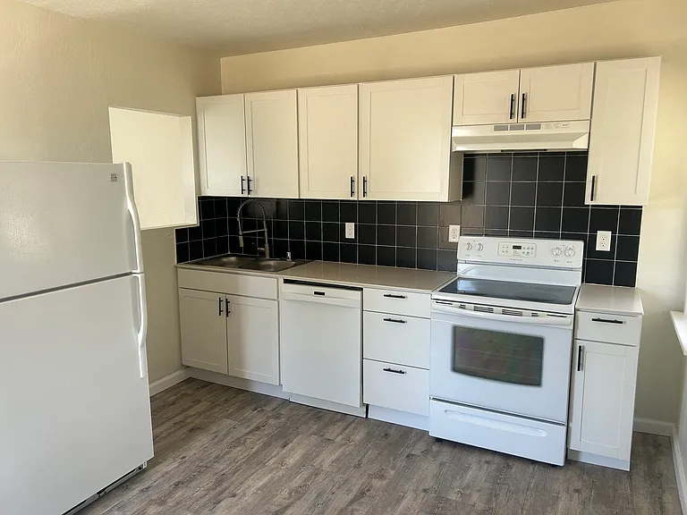 1915 E Walton Ave — Photo 12