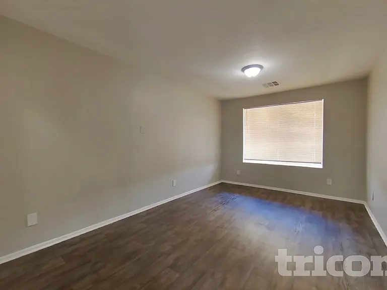 7805 W Cora Ln — Photo 15