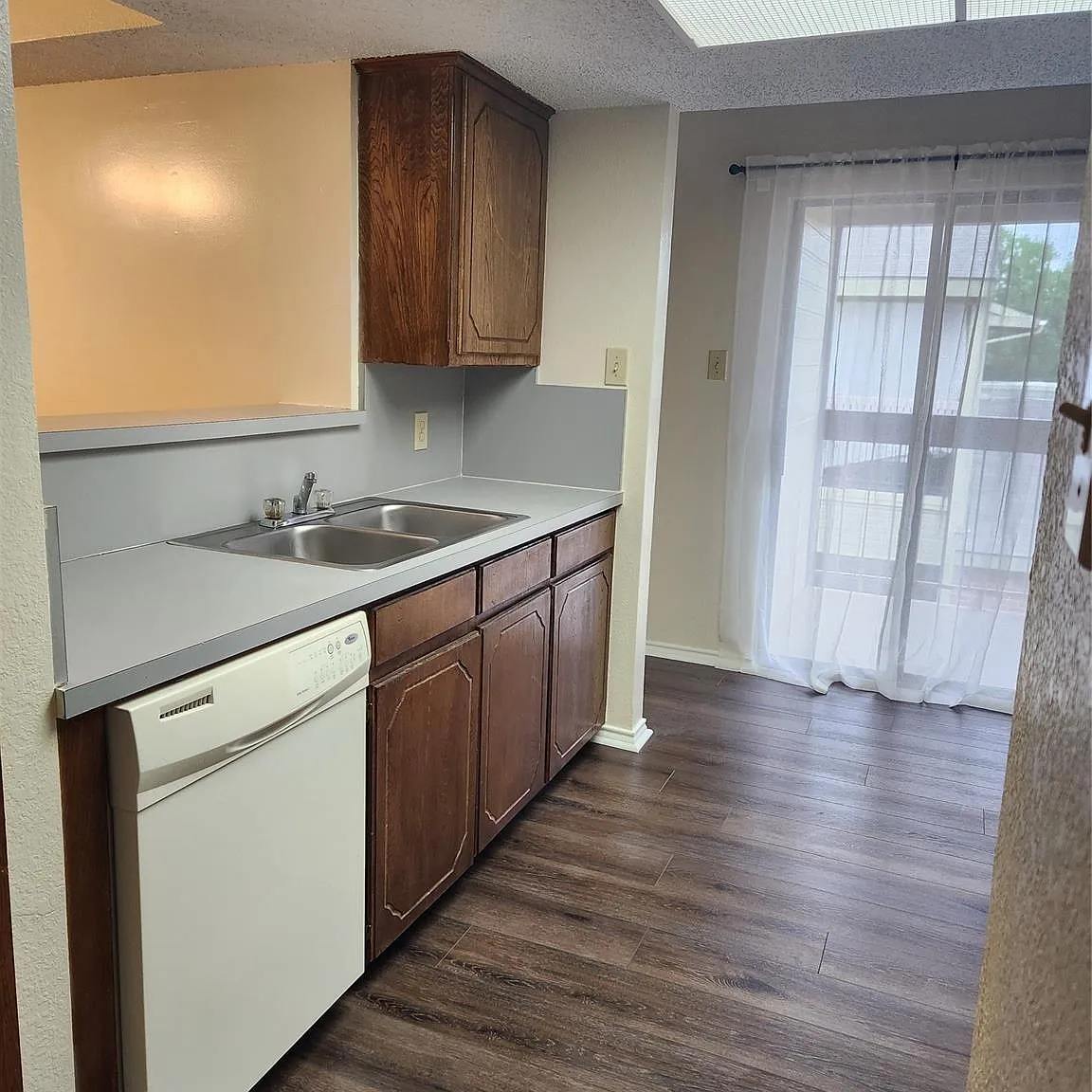 3 bed, 1361 sqft, $1,650 — Photo 4