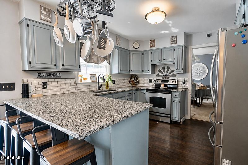 3rd image of 10 Willow Road