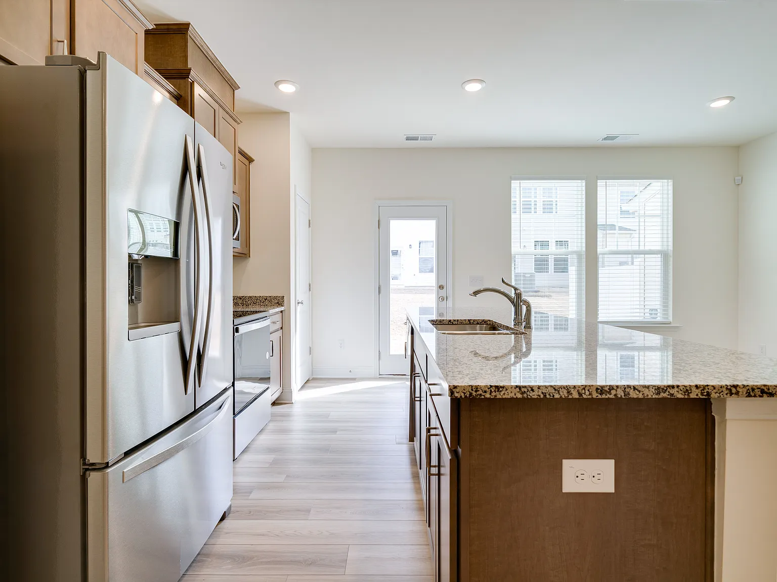 3 bed, 2.5 bath, 1733 sqft, $1,750 — Photo 4