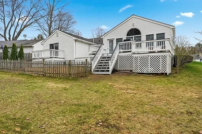 223 Edgewater Dr — Photo 19