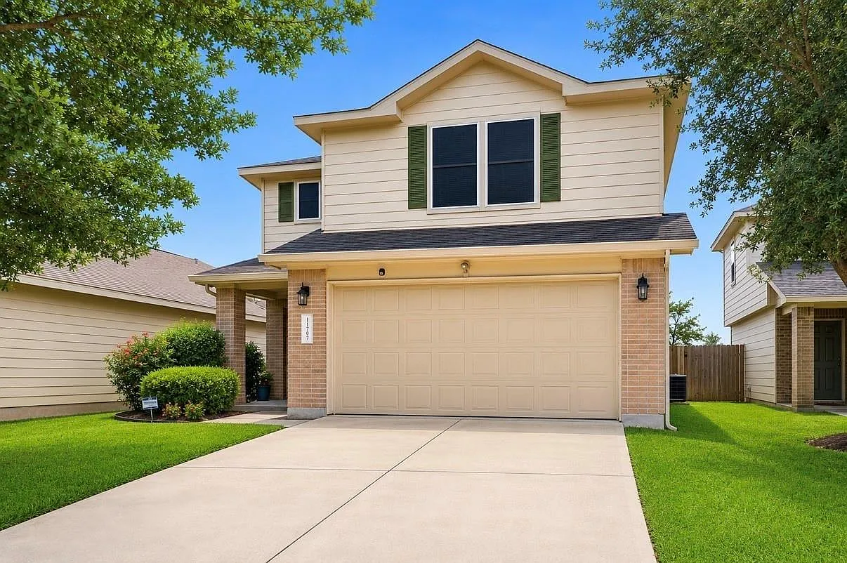 4 bed, 3.0 bath, 2088 sqft, $2,300 — Photo 1