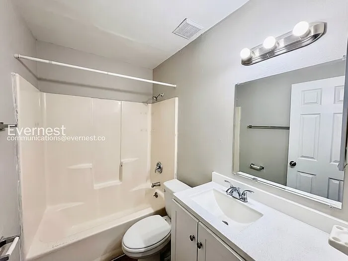 3062 Saint Paul Dr — Photo 10