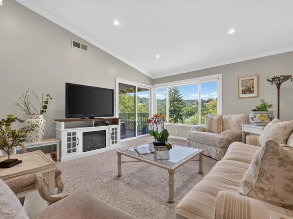 2608 Saklan Indian Dr APT 3, Walnut Creek, CA 94595