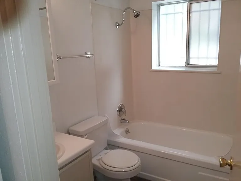Malabar Apartments — Photo 12