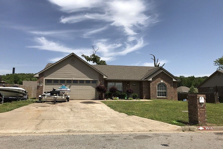 1st image of 2610 Red Oak Dr