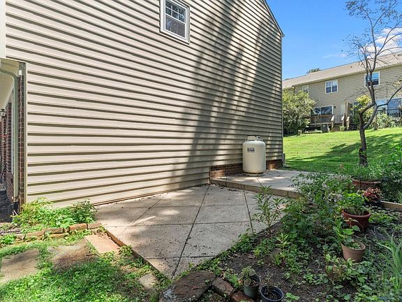 2nd image of 1435 Ashbourne Dr