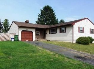 8 Robinhood Dr, Parlin, NJ 08859