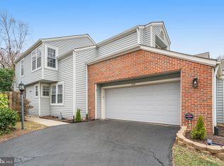 7510 Cross Gate Ln, Alexandria, VA 22315