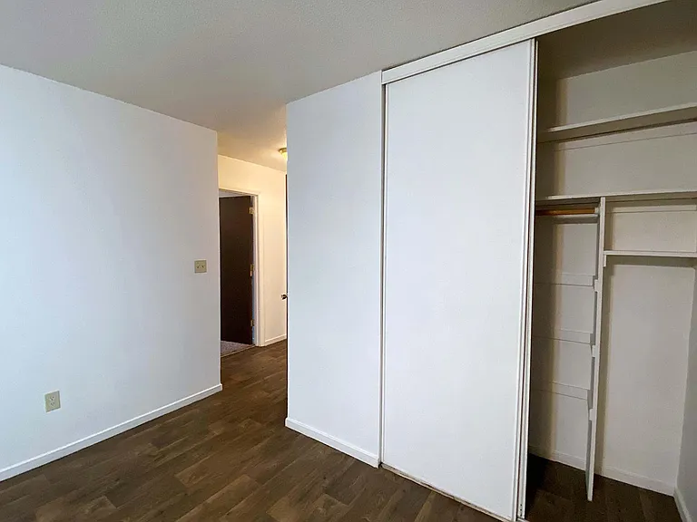 Holiday Acres Apartments — Photo 43