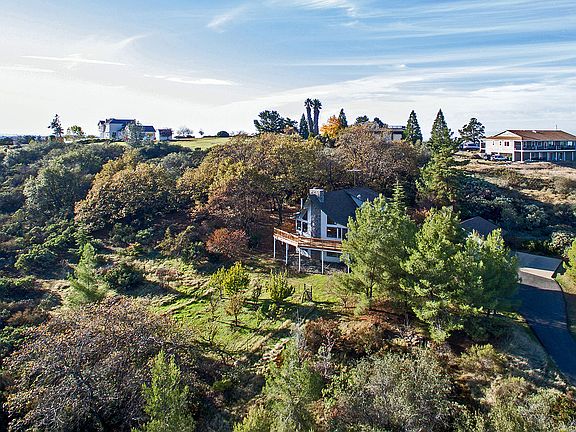 5th image of 3700 Loma Dr