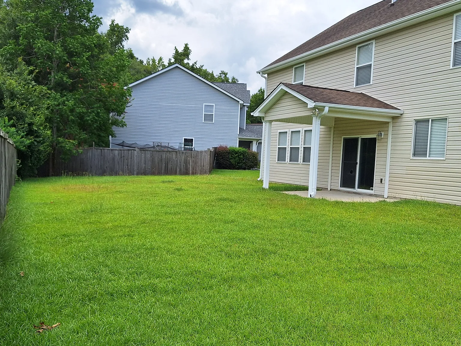 3 bed, 2.5 bath, 2476 sqft, $2,195 — Photo 3