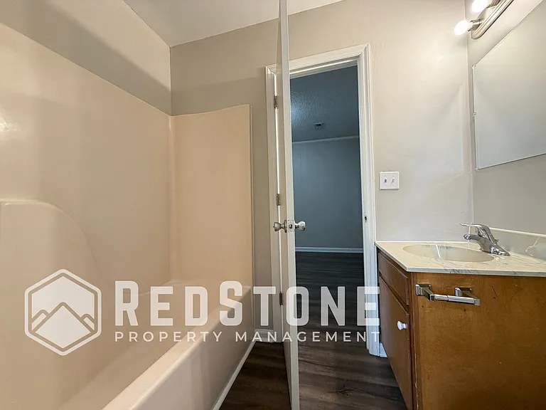 327 E Parker St #A — Photo 11
