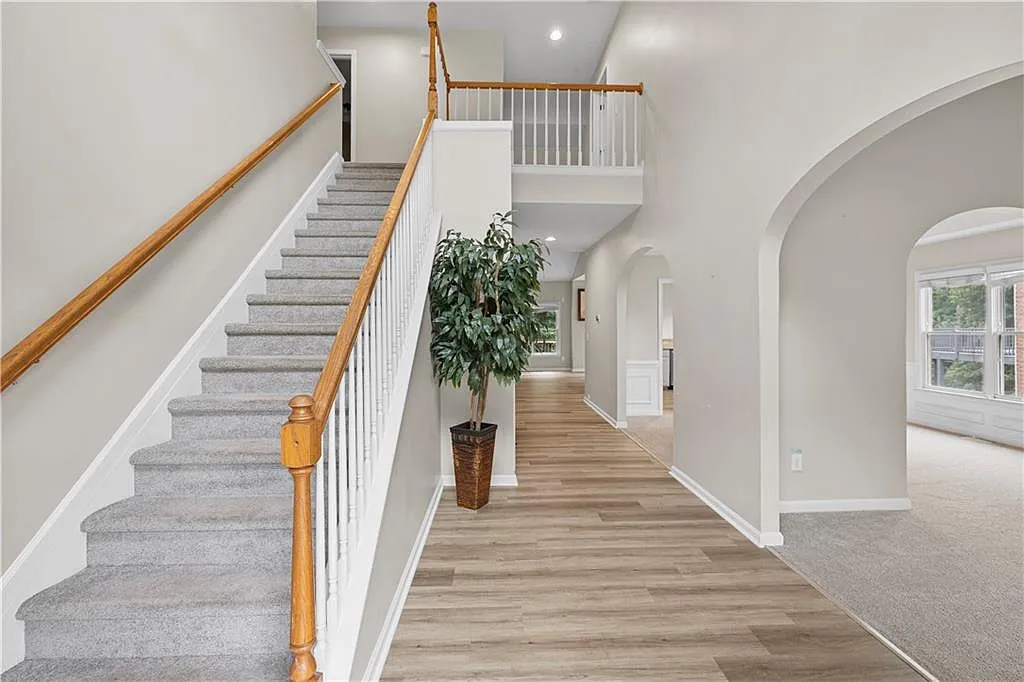 5 bed, 3.0 bath, 2684 sqft, $3,000 — Photo 4
