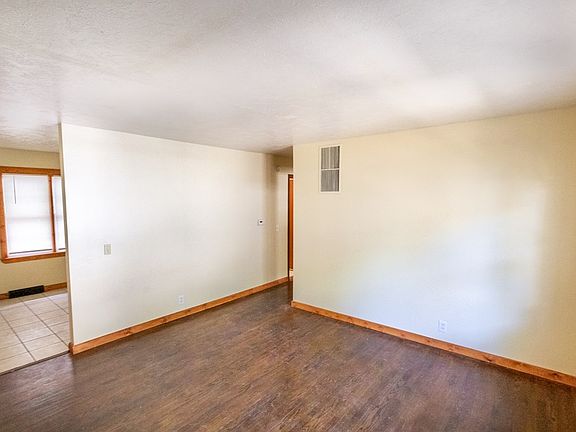 3rd image of 122-124 W Kirwin Ave