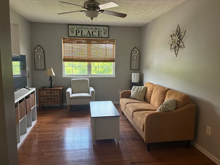111 Phyllis Dr — Photo 22