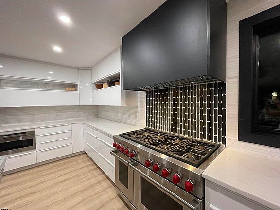 5th image of 4 Brunswick Ct