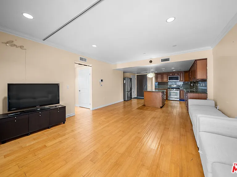 980 S Oxford Ave #202 — Photo 22