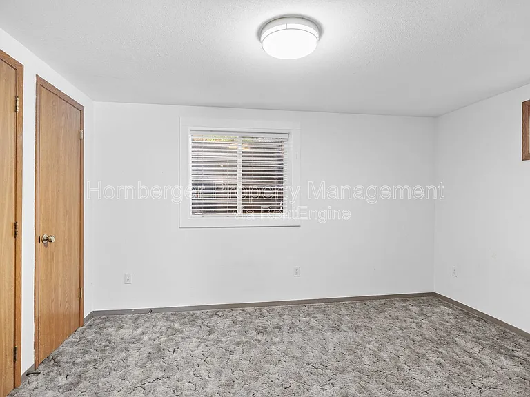 1703 N Walnut Rd — Photo 13