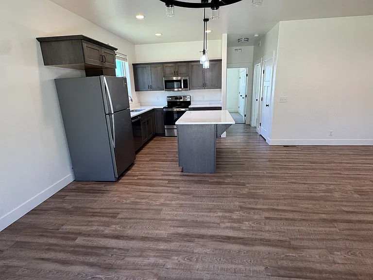 1116 Jade Dr — Photo 4