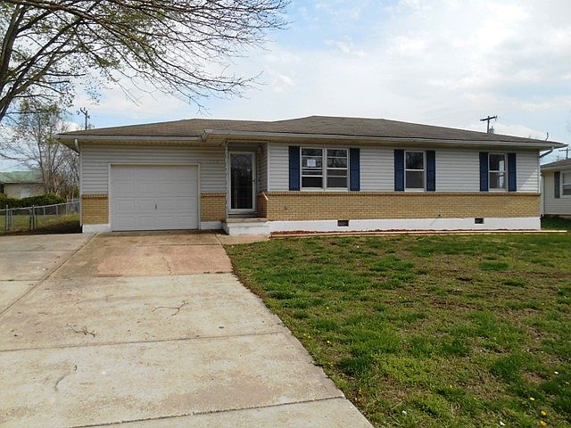 1st image of 112 Crescent Dr