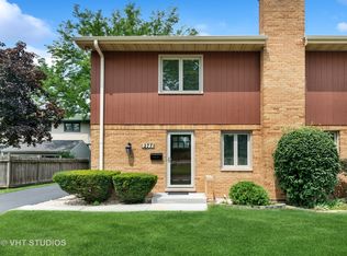 277 E 1st St, Elmhurst, IL 60126
