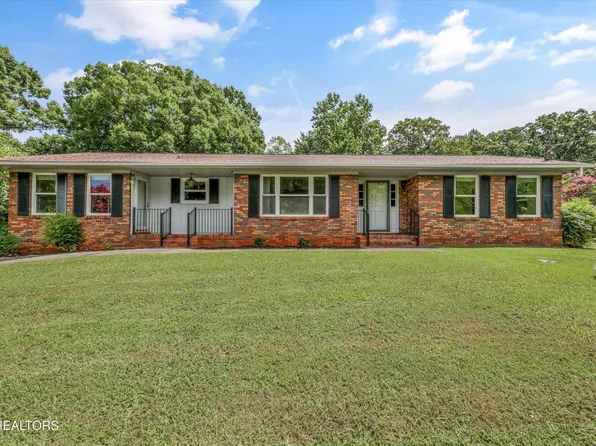 3923 Riverview Dr, Maryville, TN 37804