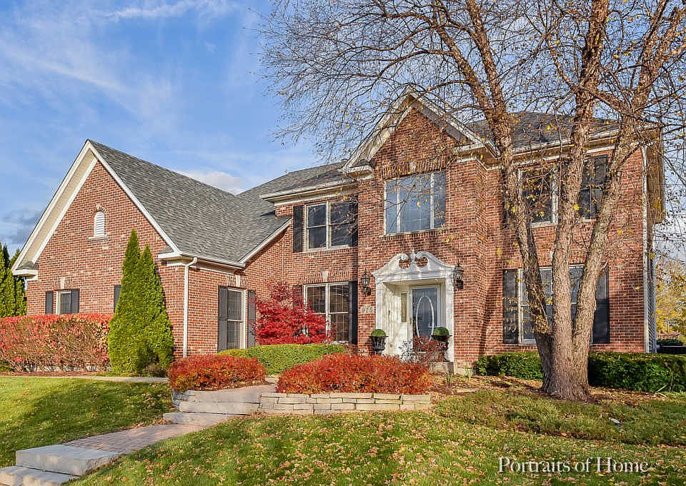 1st image of 915 E Parkview Dr