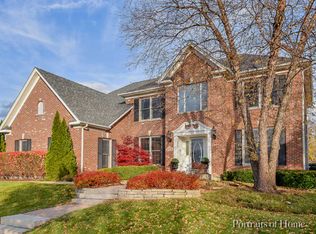915 E Parkview Dr, South Elgin, IL 60177