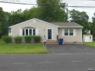74 Oak St, Bridgewater, NJ 08807